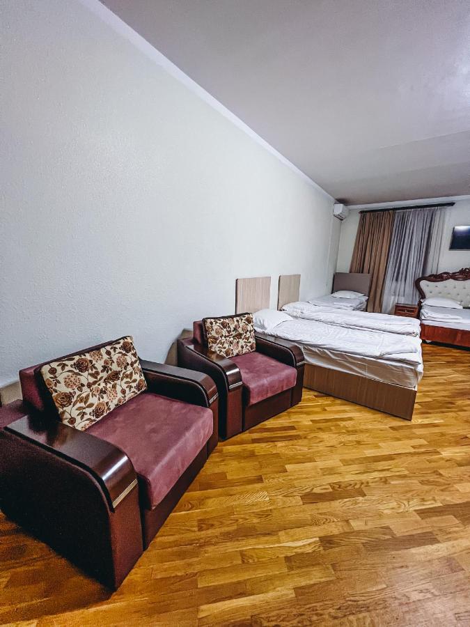 Castle Family Hotel Erevan Esterno foto